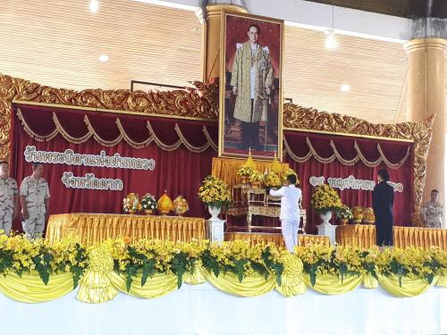 พิธีวางพานพุ่มดอกไม้สด เนื่องในวันพระบิดาแห่งฝนหลวง ประจำปี 2561
